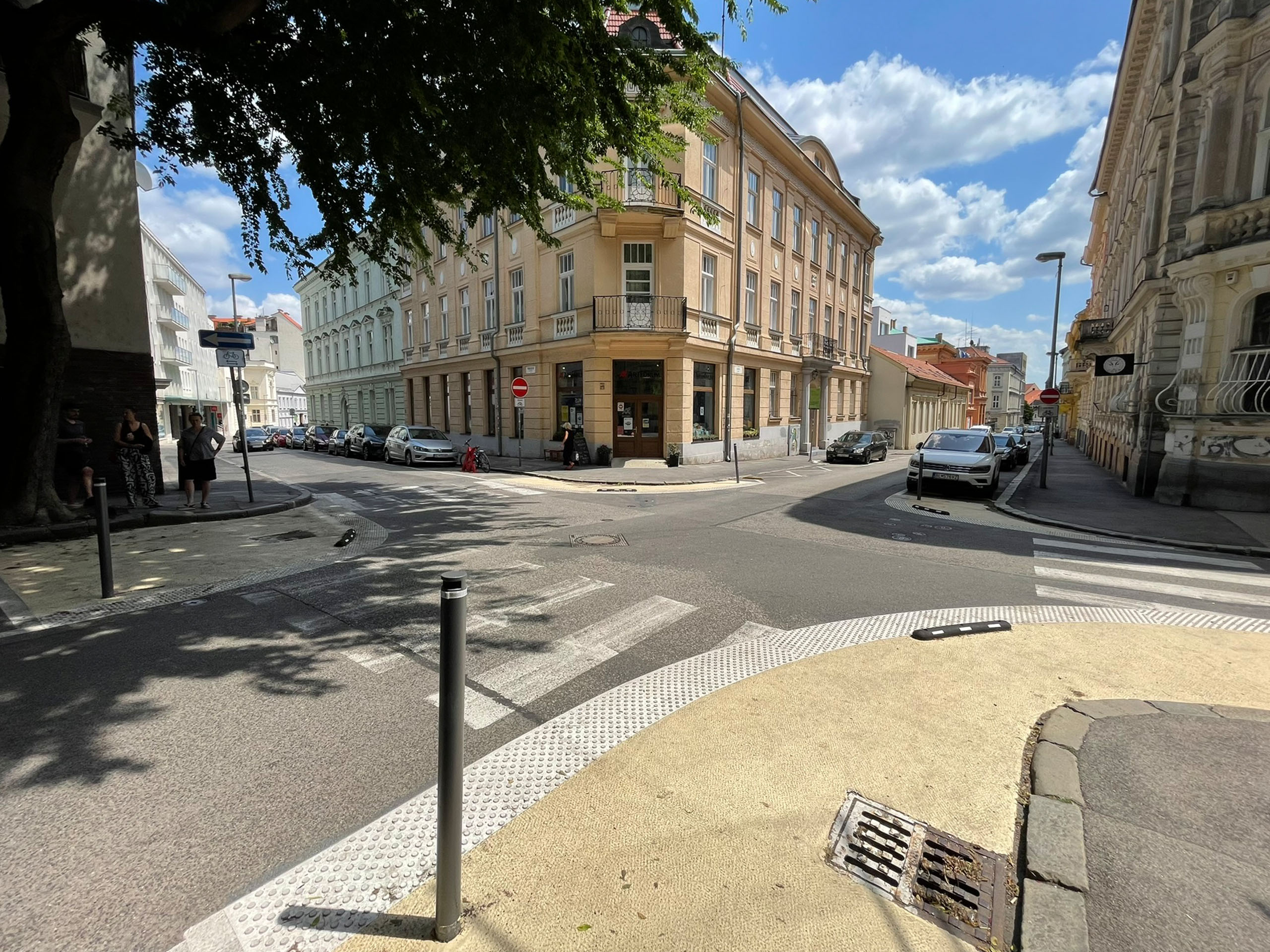 Curb and corner extensions